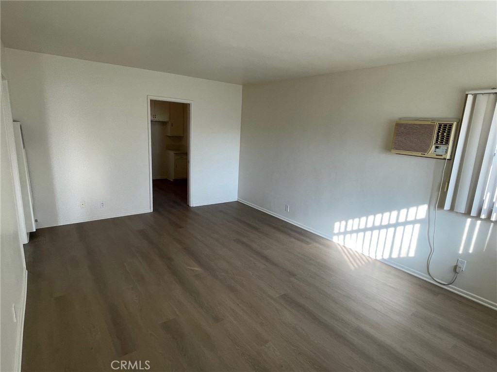 8849 1/2 Elm Ave