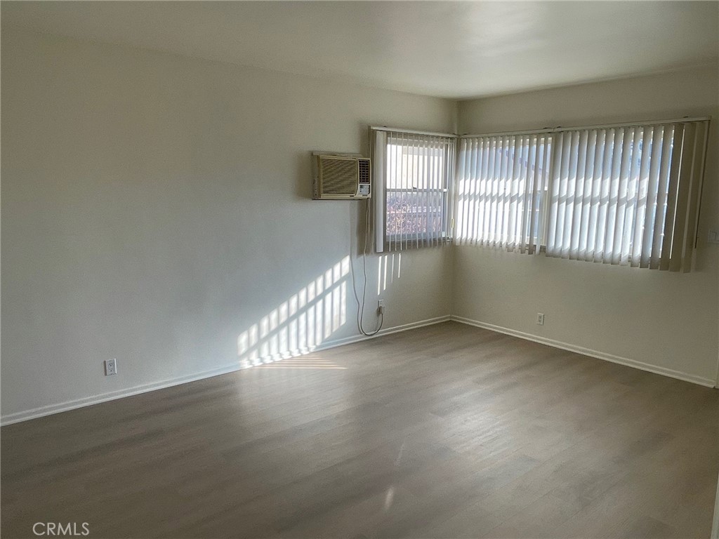 8849 1/2 Elm Ave