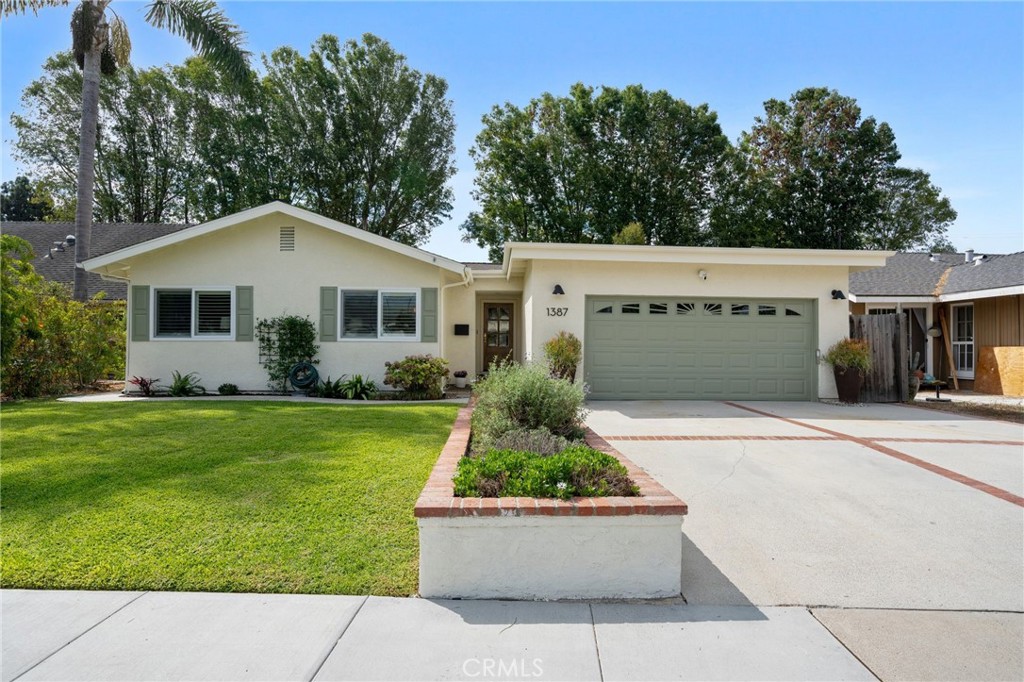 Hall of Fame (HALL) - Residential
