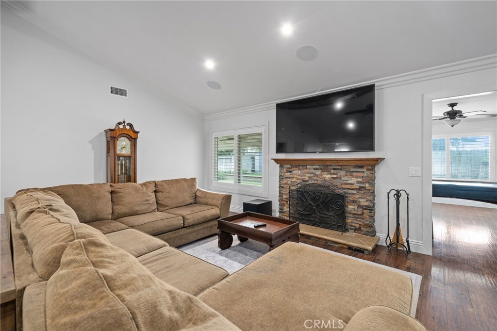 Hall of Fame (HALL) - Residential