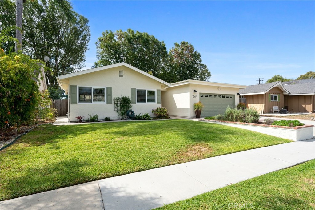 Hall of Fame (HALL) - Residential
