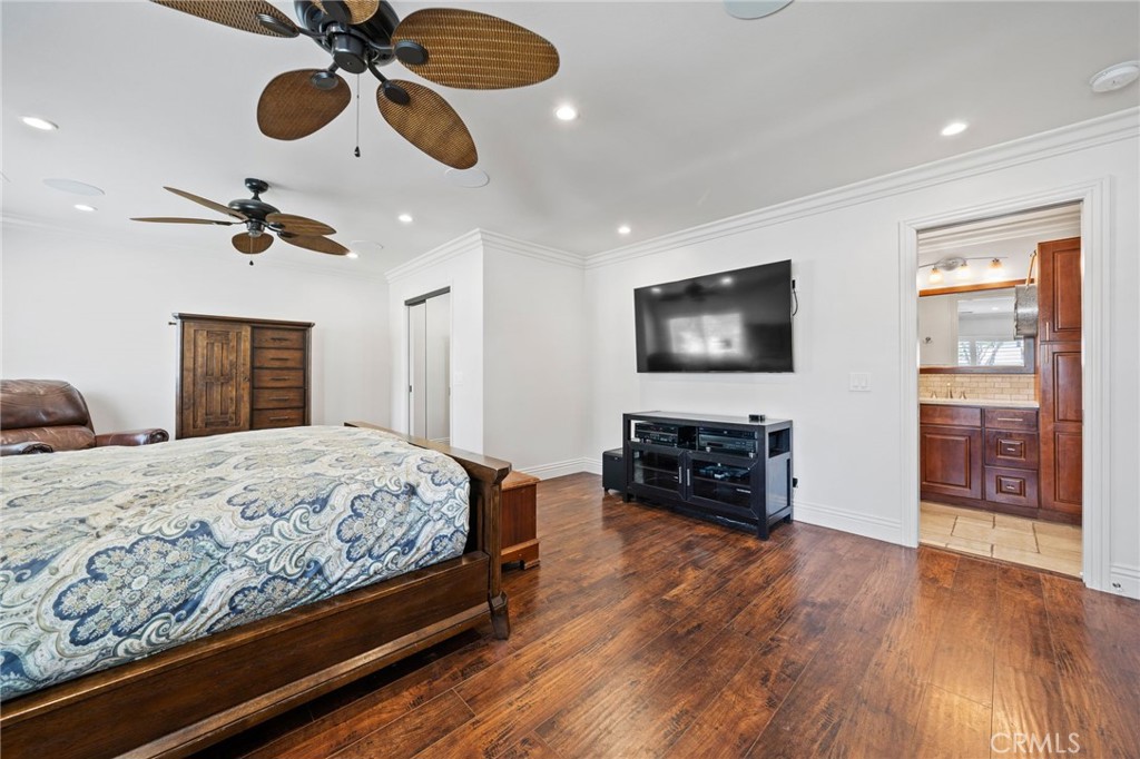 Hall of Fame (HALL) - Residential