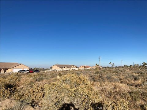 Photo of 2 White Fox Trail, Phelan, CA 92371 (MLS # CV26051296)