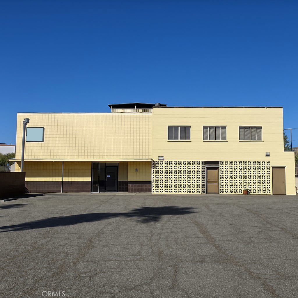 400 400 S La Brea