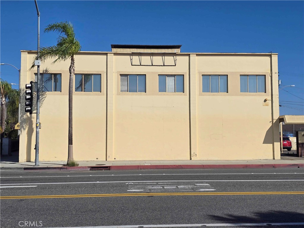400 400 S La Brea