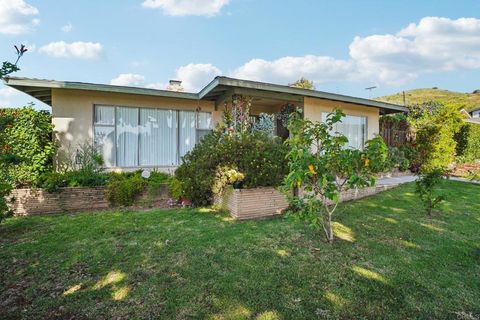 437 Court Ave Ventura CA 93003