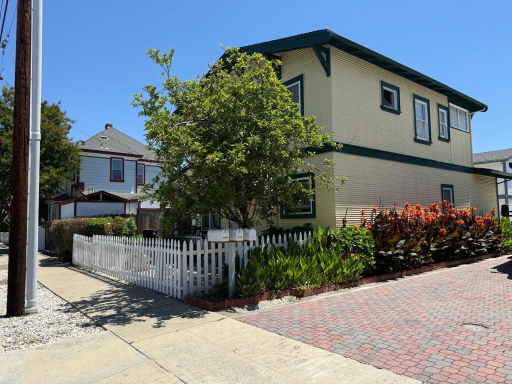 1450 Benton Street