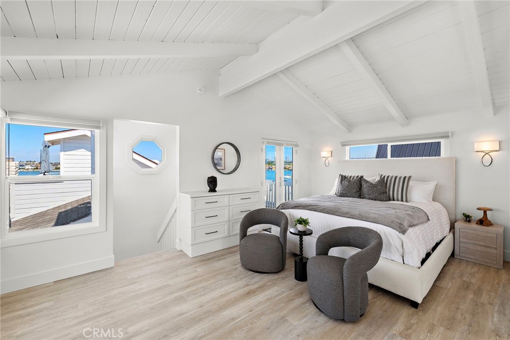 207 E Edgewater Avenue Rear