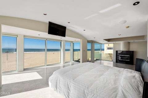 Tiny photo for 4015 Ocean Drive, Oxnard, CA 93035 (MLS # V1-38843)