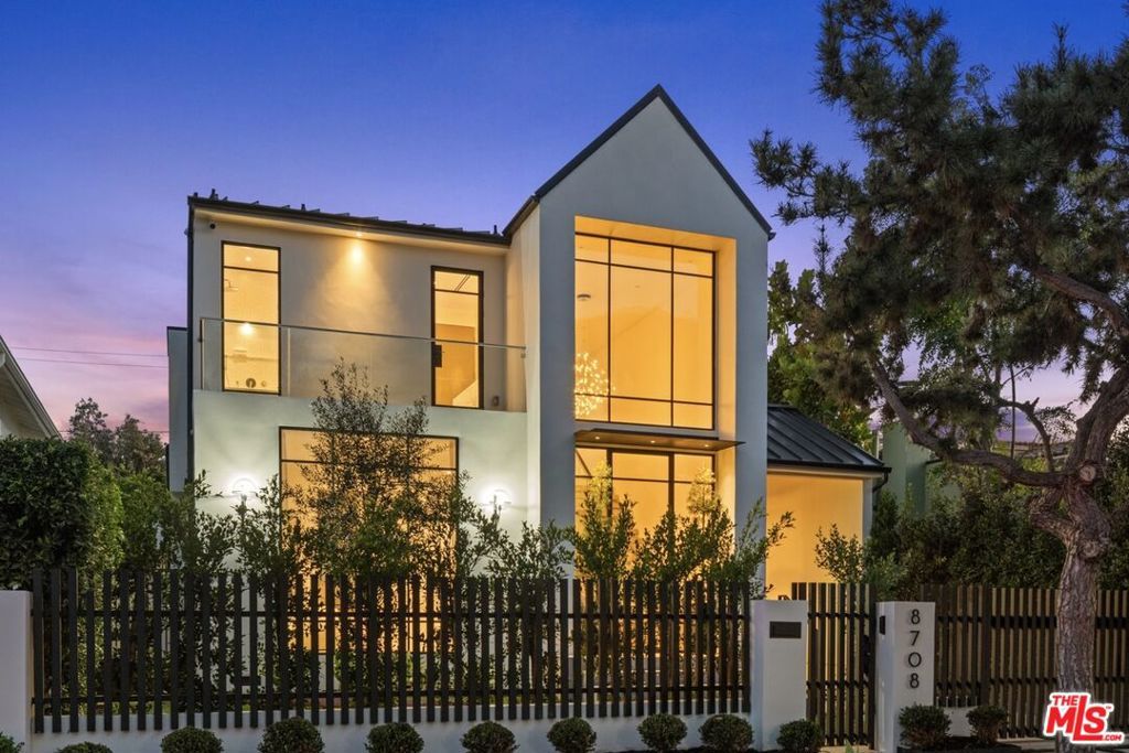 Photo of 8708 Dorrington Avenue, West Hollywood, CA 90048 (MLS # 26650779)