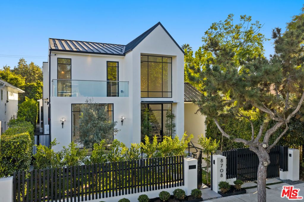 Photo of 8708 Dorrington Avenue, West Hollywood, CA 90048 (MLS # 26650779)