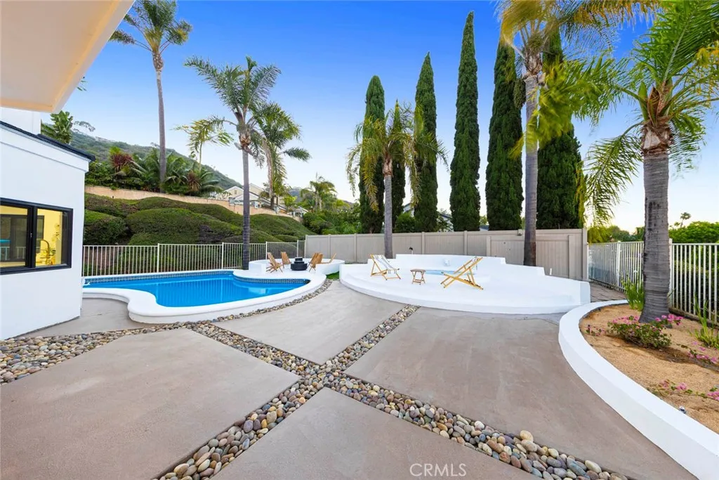 Laguna Niguel, California 92677, United States, 4 Bedrooms Bedrooms, ,3 BathroomsBathrooms,Residential,Active,166568