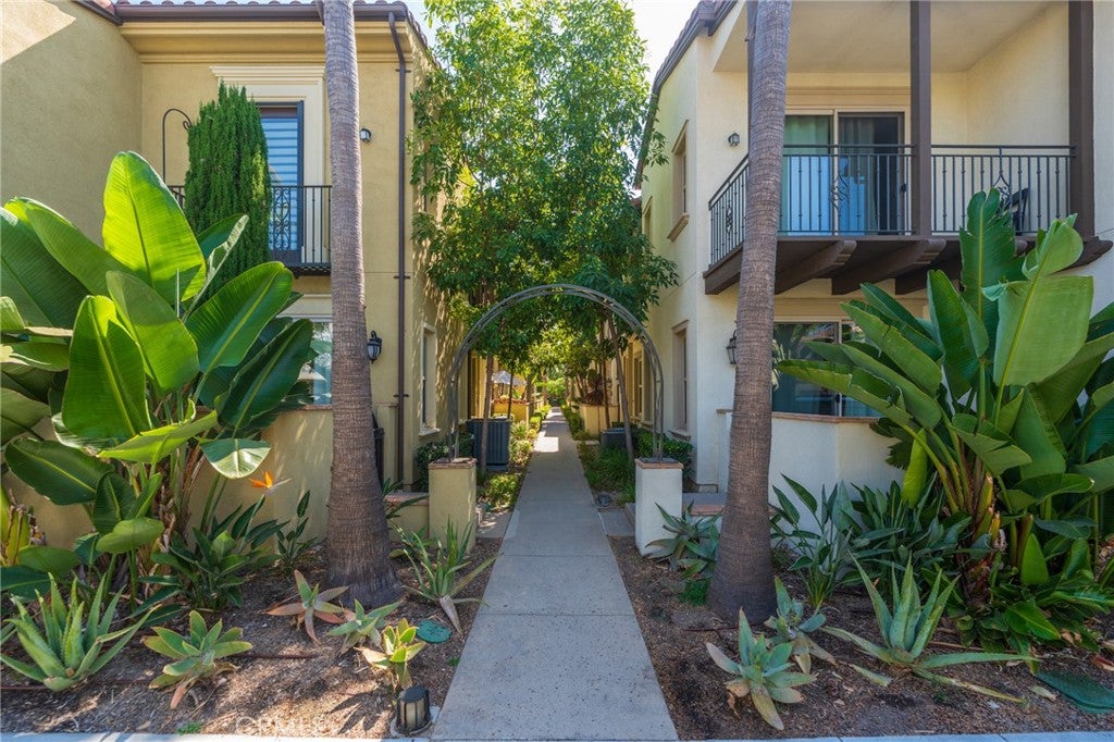 516 S Casita
