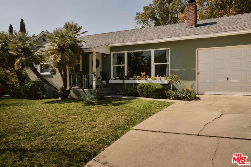 Photo of 821 Miltonwood Avenue, Duarte, CA 91010 (MLS # 26663761)