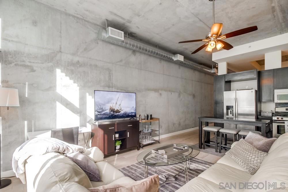 1025 Island 205
