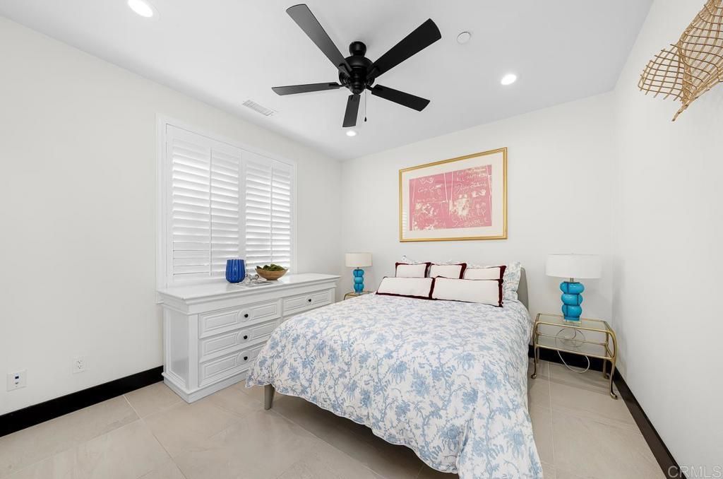 listing image 130722290143670111818