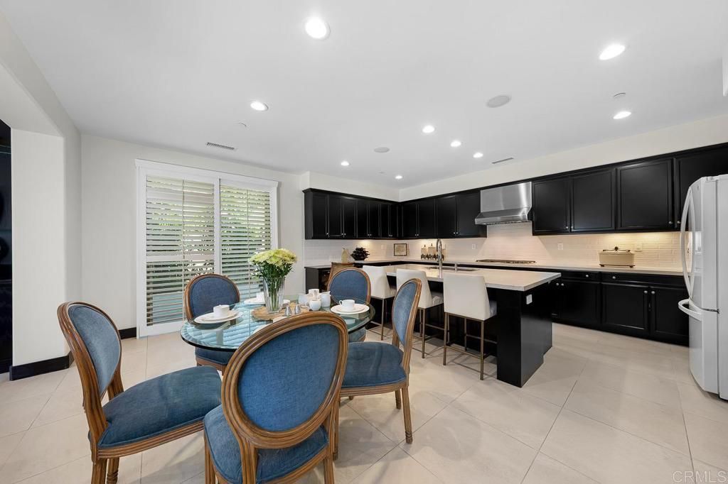 listing image 130725604090616969408