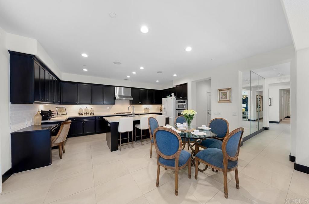 listing image 130728661572462960504