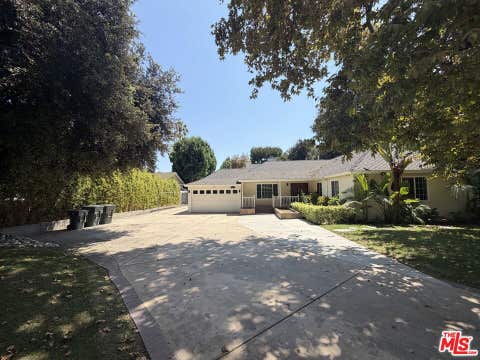 Photo of 2996 San Pasqual Street, Pasadena, CA 91107 (MLS # 26872319)