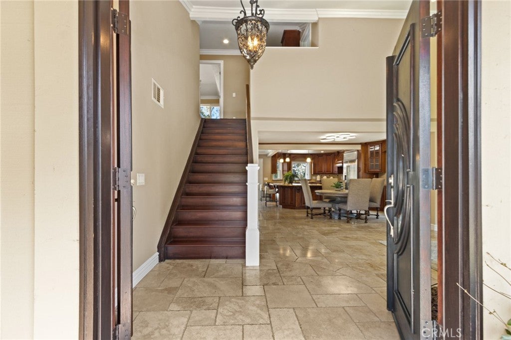 6573 E North View Drive