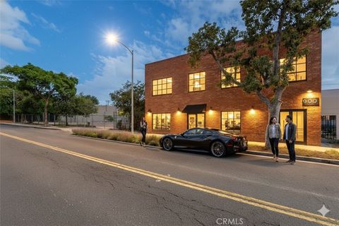 Photo of 700 W Wilson Avenue, Glendale, CA 91203 (MLS # GD26090582)