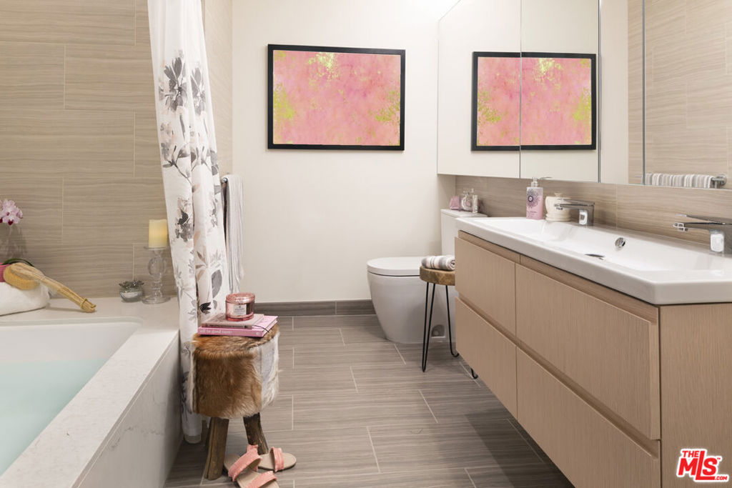 877 Francisco Street 1806