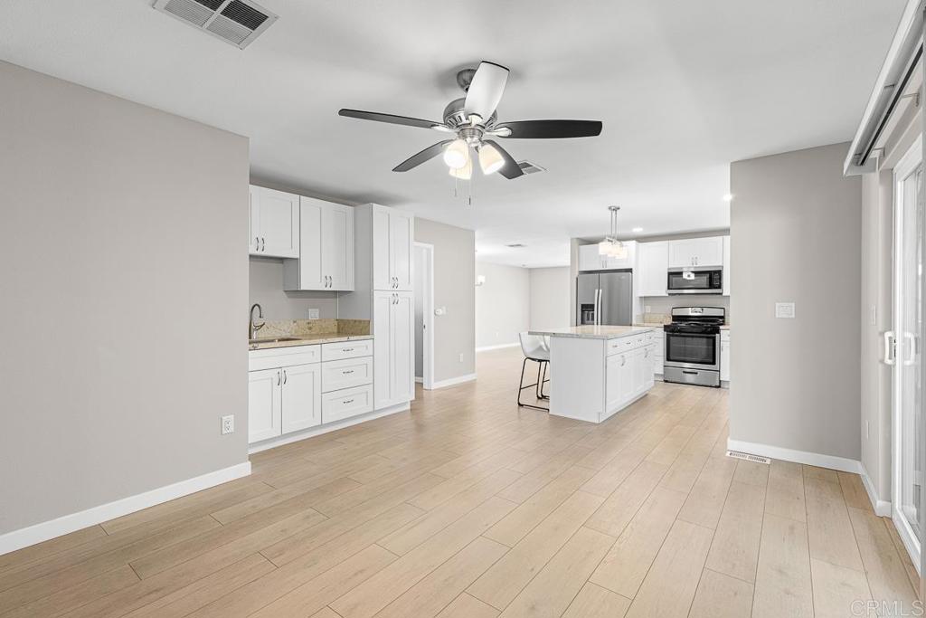 525 W El Norte Parkway SPC 206