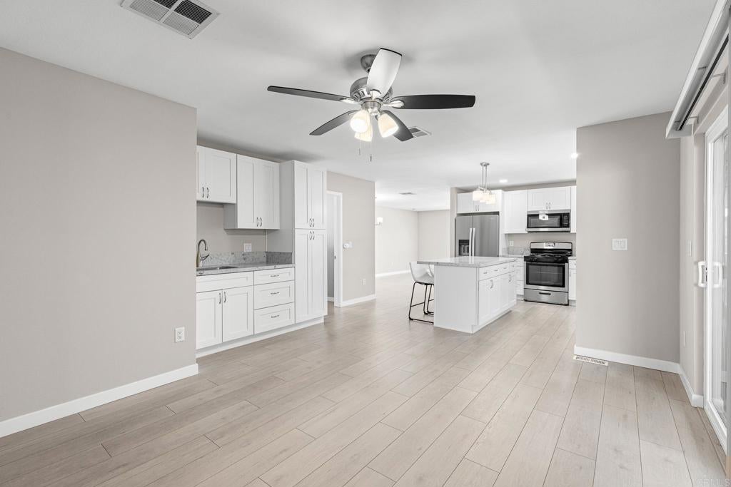 525 W El Norte Parkway SPC 206