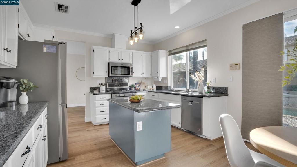 BRENTWOOD - Residential