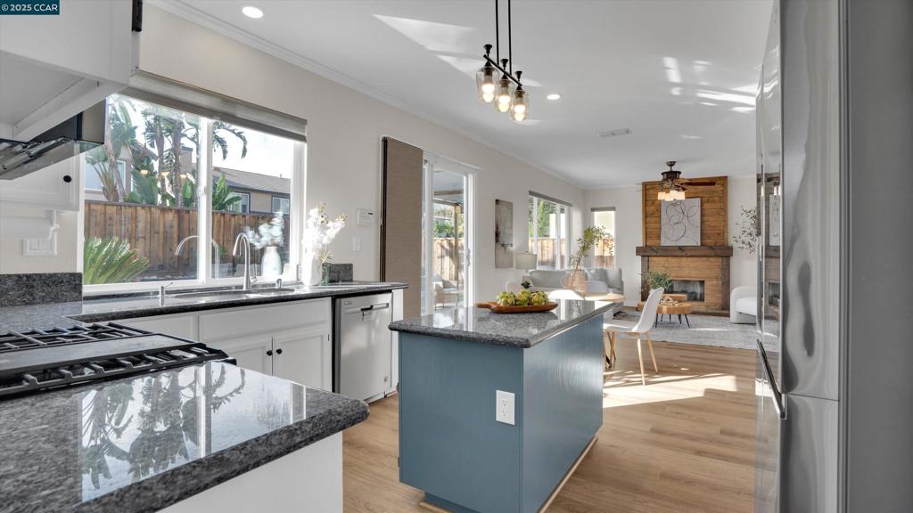 BRENTWOOD - Residential