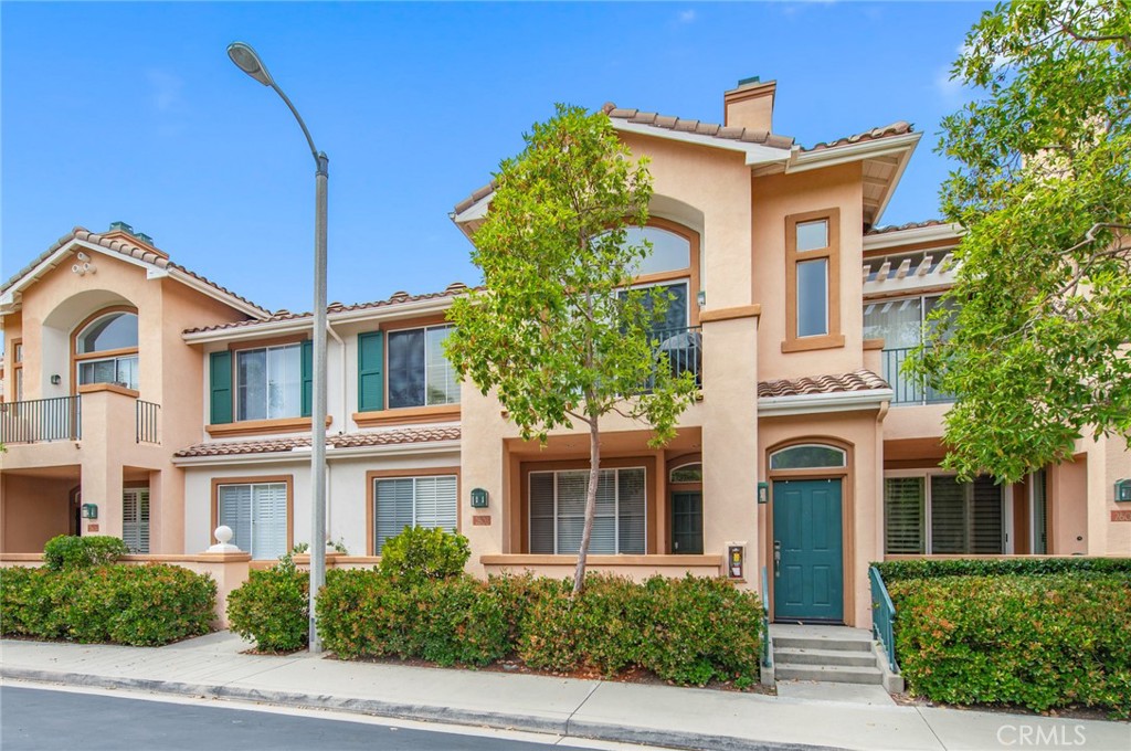 2605 Ladrillo Aisle