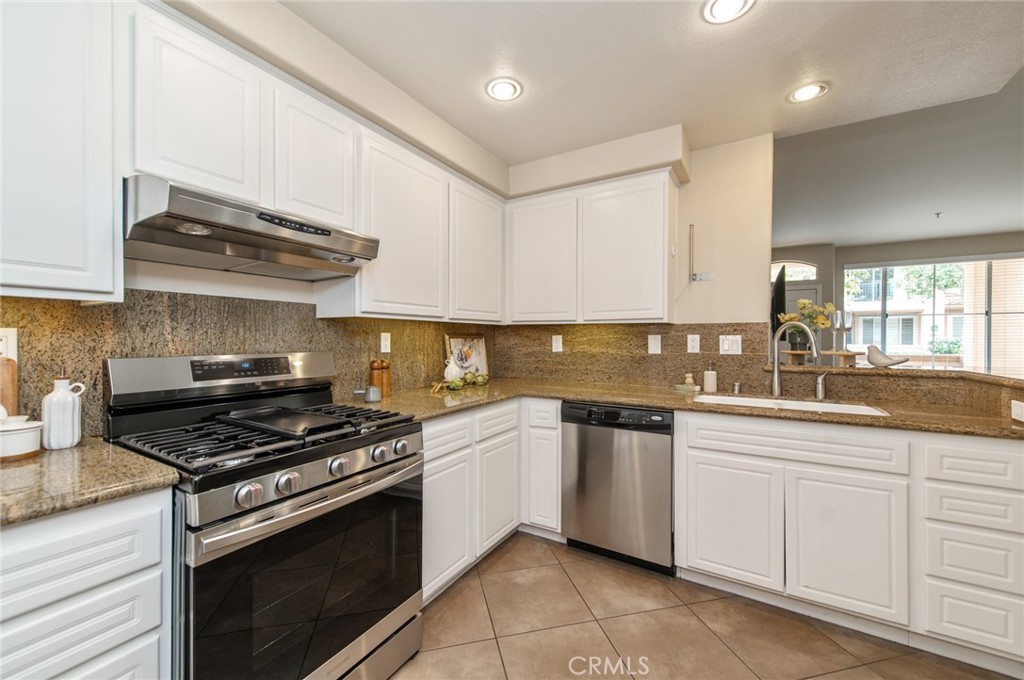 2605 Ladrillo Aisle, Irvine CA 92606 - Photo 13