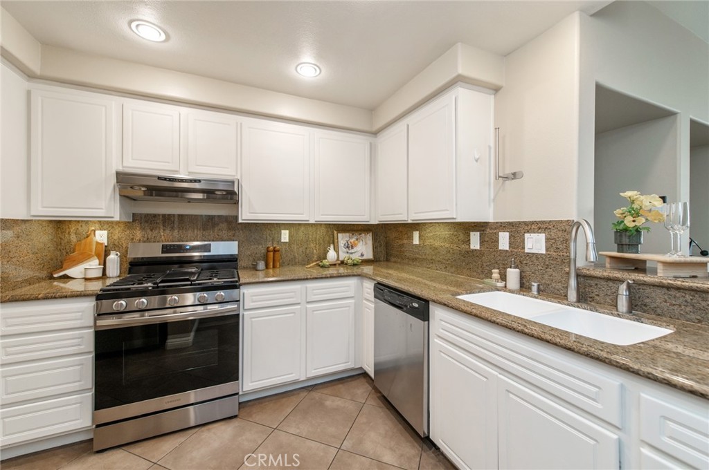 2605 Ladrillo Aisle, Irvine CA 92606 - Photo 12
