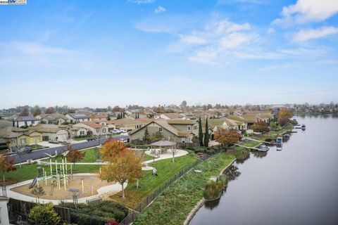 Photo of 917 Talaria Ct, Oakley, CA 94561 (MLS # 41119297)