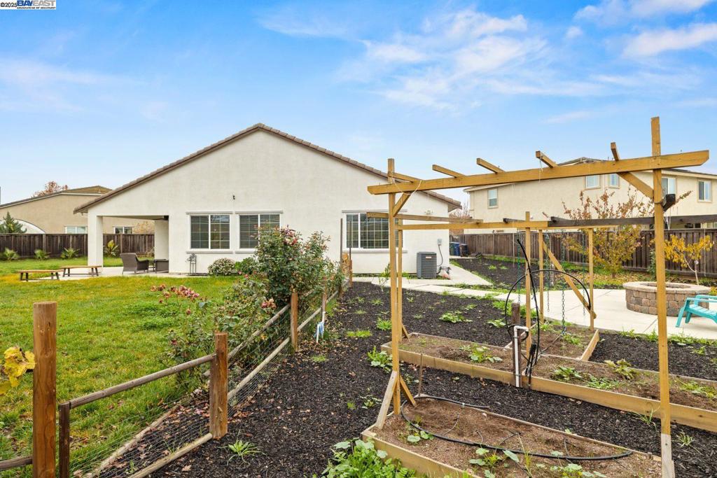 SUMMERLAKE - Residential