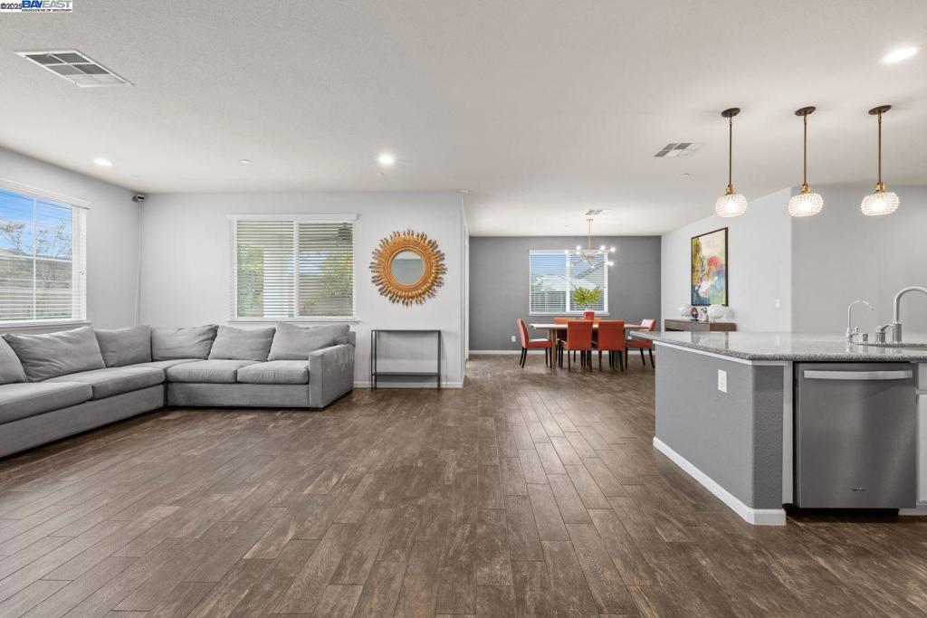 SUMMERLAKE - Residential