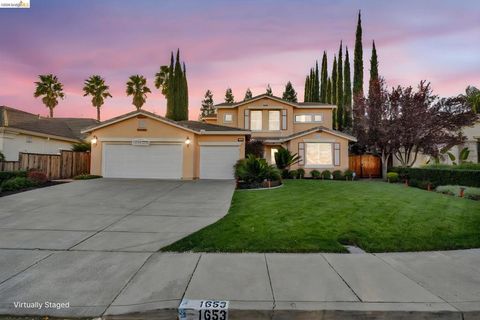 Photo of 1653 Observation Ct, Antioch, CA 94531 (MLS # 41128148)