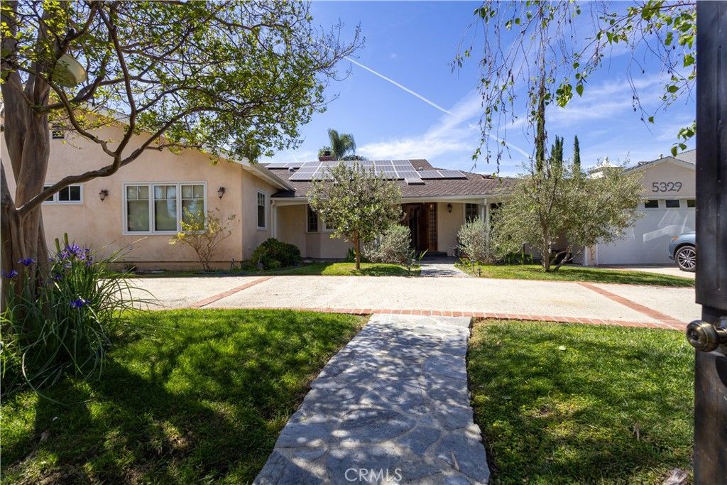 Photo of 5329 Mecca Avenue, Tarzana, CA 91356 (MLS # SR26027235)