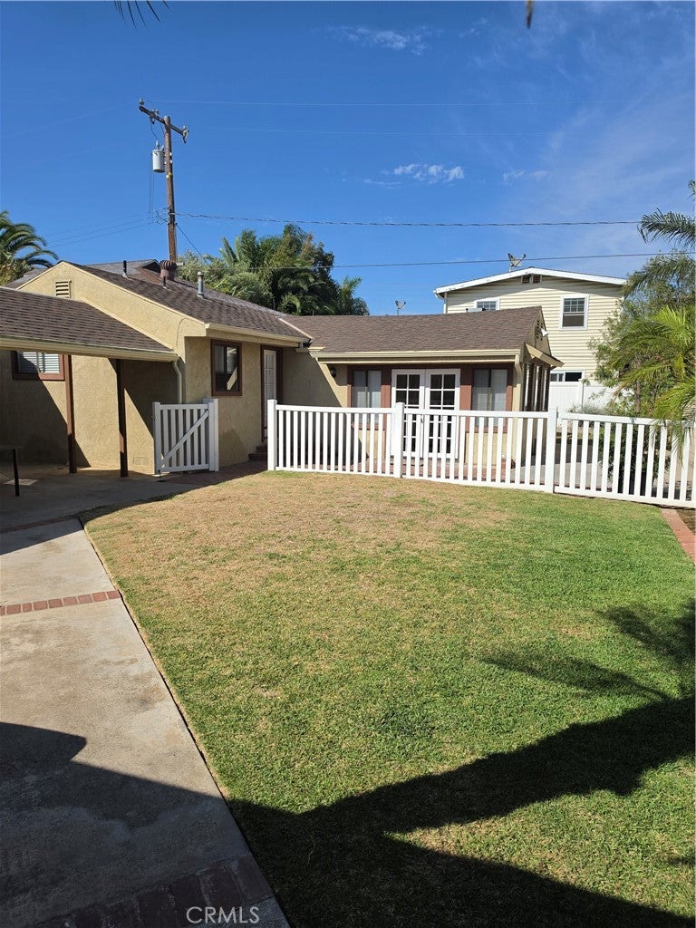 2212 Laurel