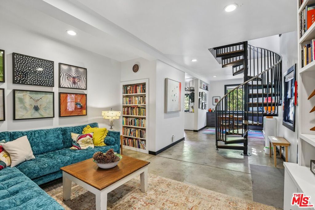 954 E Edgeware Road