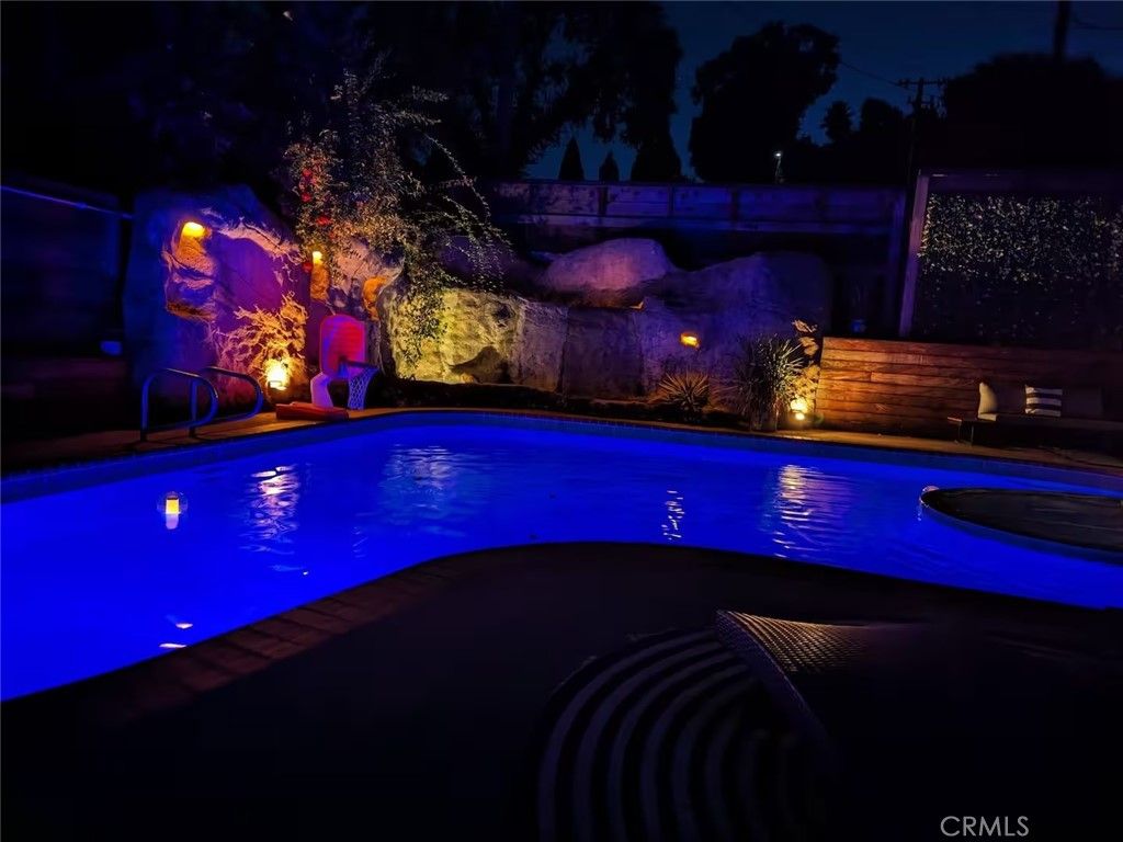 listing image 130726245071132835179