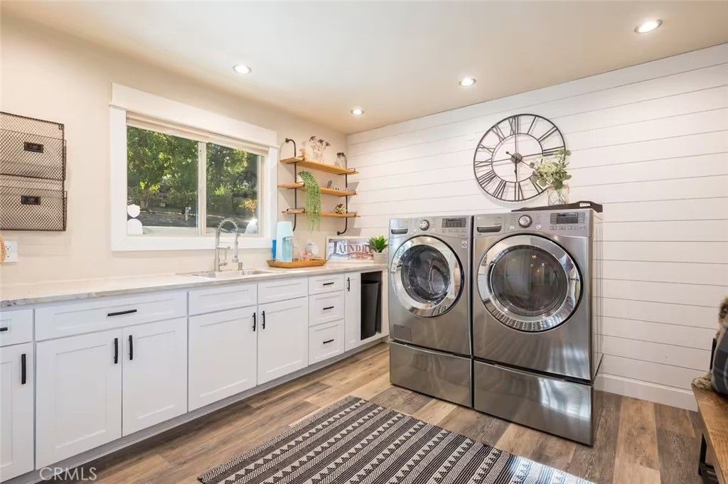 listing image 130728551538441109137