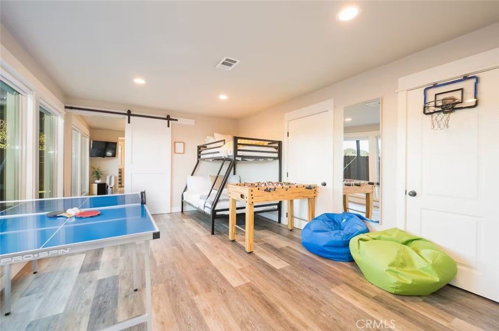 listing image 130725055867943394105