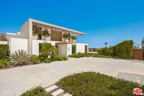 Photo of 23919 Malibu Road, Malibu, CA 90265 (MLS # 26930743)