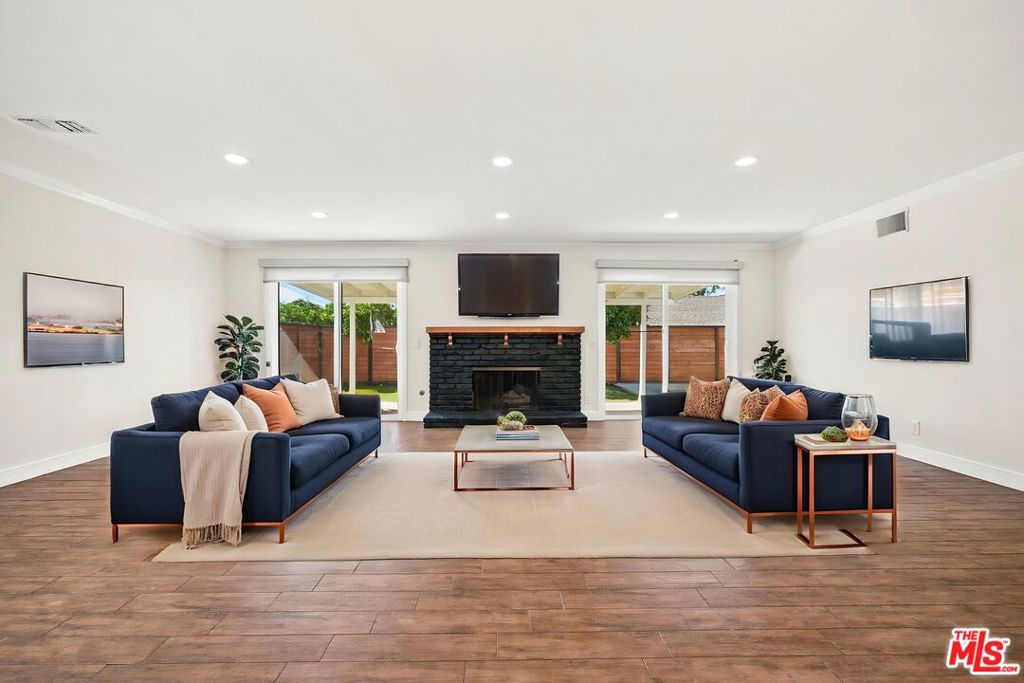 1088 W 11th Street