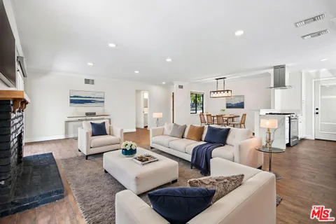 MLS: 26998427