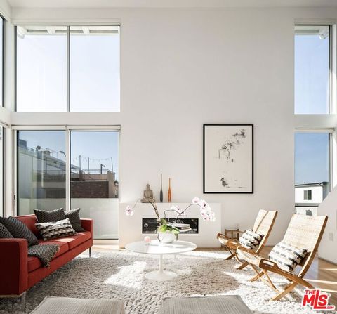 Photo of 34 S Venice Boulevard #2, Venice, CA 90291 (MLS # 26786687)