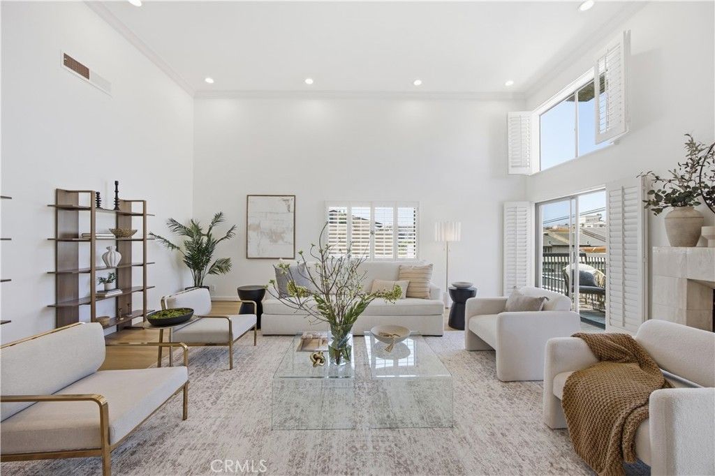 Photo of 11737 Darlington Ave Ave #305, Los Angeles, CA 90049 (MLS # SB26076736)