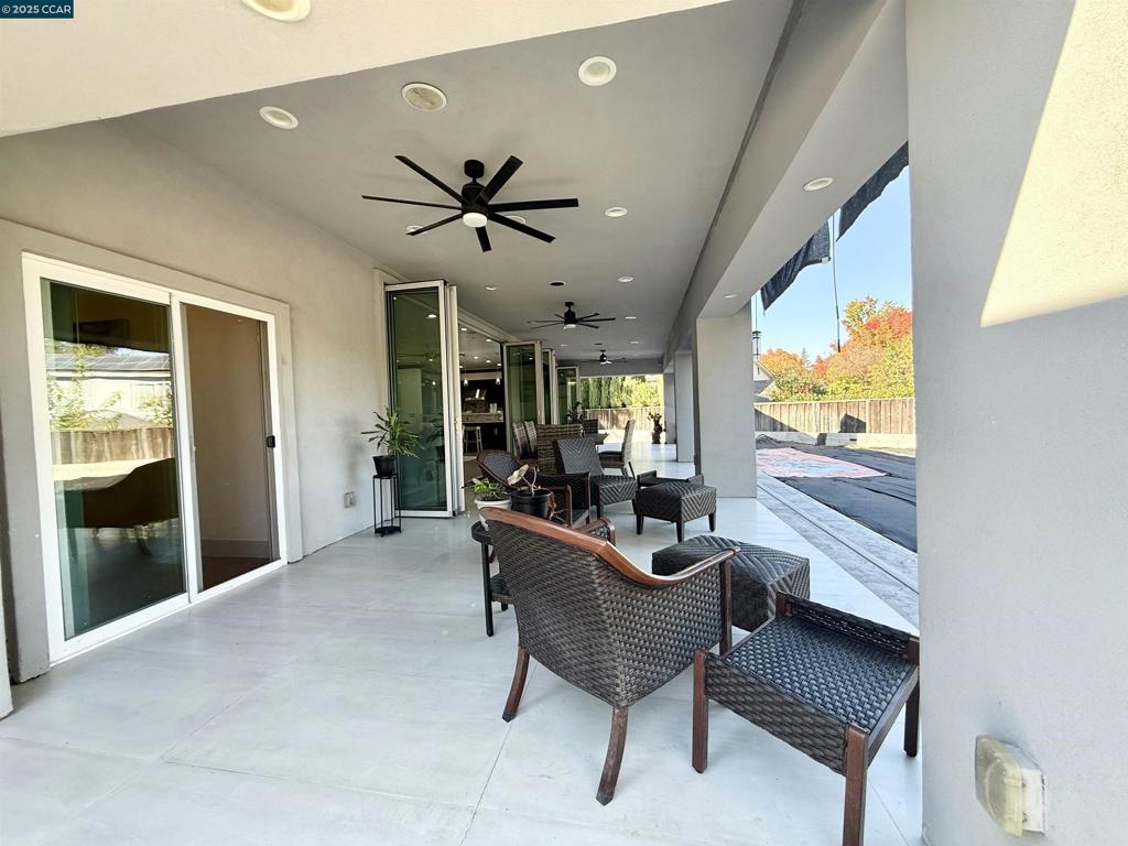 CARRIAGE HILLS - Residential