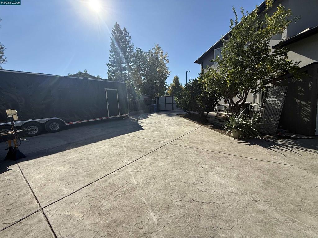 CARRIAGE HILLS - Residential